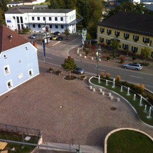 Rathausplatz vom Kirchenschiff aus