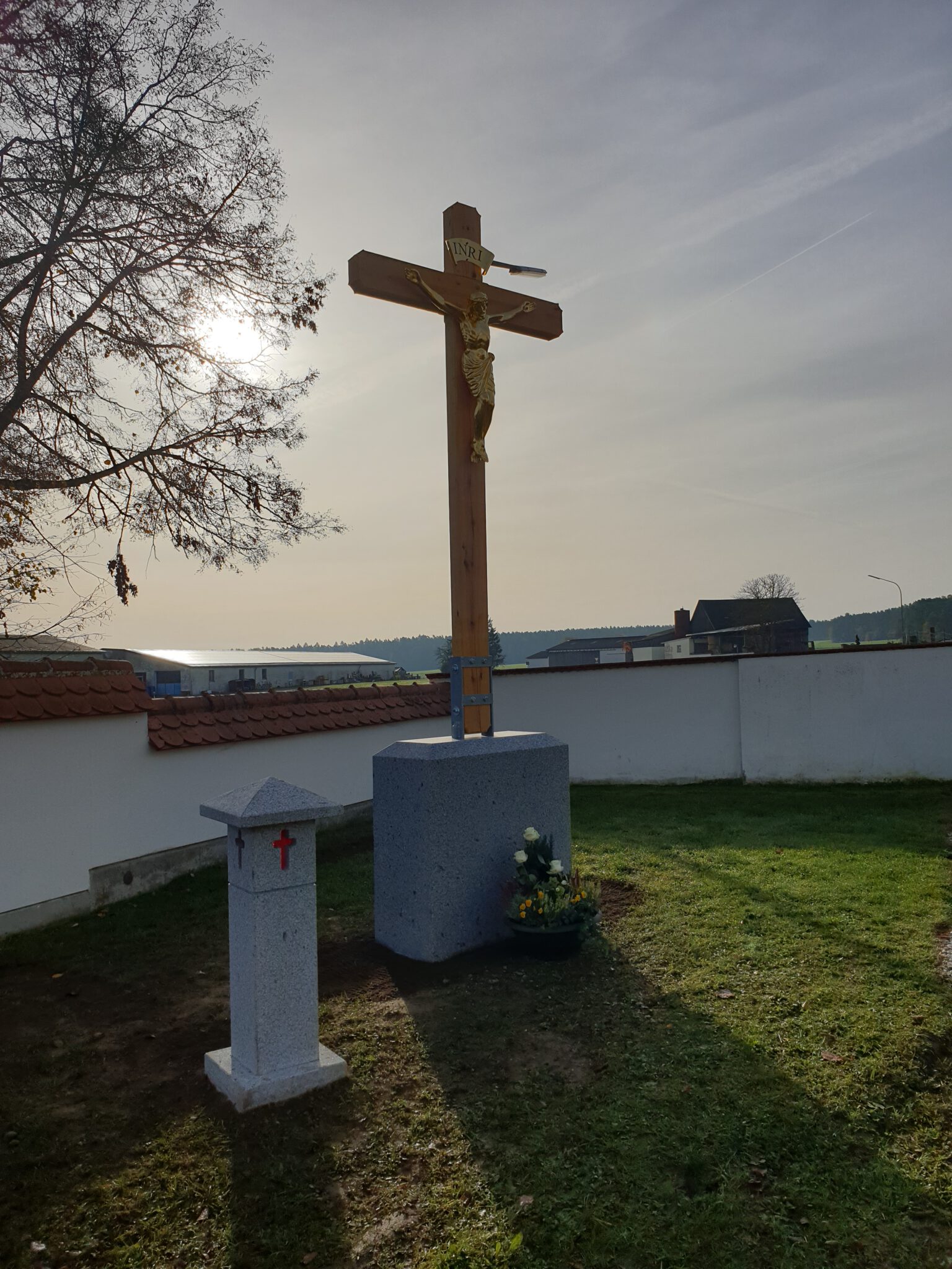 Segnung des neuen Friedhofskreuzes Pfarreiengemeinschaft Bodenwöhr